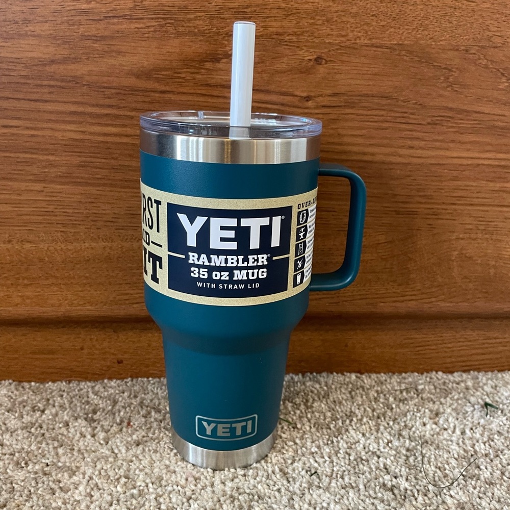 NWT Yeti 35OZ Mug w/ Straw